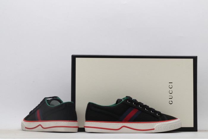 g*u*i ace embroidered low-top sneaker e2307